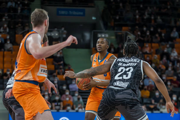 并在俱乐部 并在俱乐部