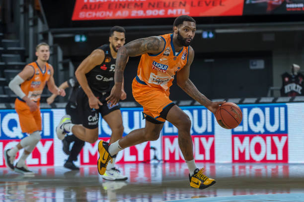 在进攻端 在进攻端